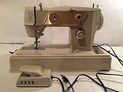Nelco-Sewing-Machine-R1000
