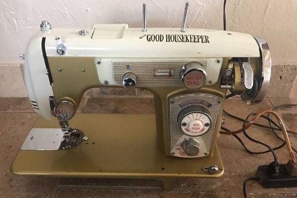 Vintage-Good-Housekeeper-Sewing-Machine-Review-and-History