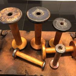 Antique-Wooden-Thread-Spools-Value