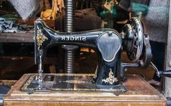 Finding-All-Metal-Sewing-Machines-for-Sale