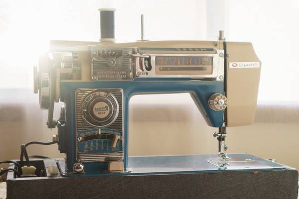 Vintage-Morse-Zig-Zag-Sewing-Machine-Review-And-History