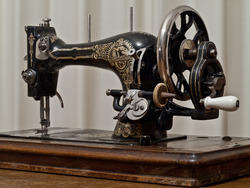 How-to-Sell-Antique-Sewing-Machine