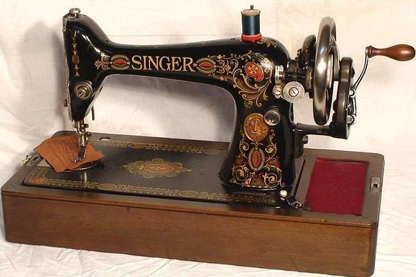 How-to-Date-a-Featherweight-Sewing-Machine-History-Cost