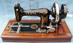 The-Antique-Vintage-Vesta-Sewing-Machine-(Value,-Dating)