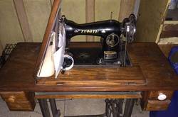 Zenith-Sewing-Machine-With-Table