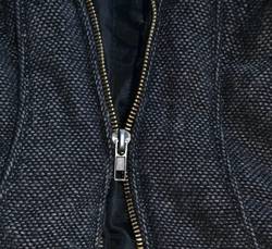 How-To-Fix-a-Zipper-That-Separates-in-The-Middle