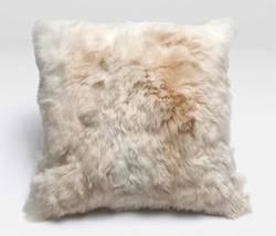Alpaca-vs-Wool-Pillow