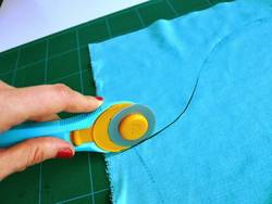 Cutting-Stretch-Fabric-Tips