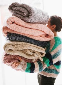 Felt-vs-Fleece-Blanket