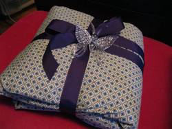 How-to-Wrap-a-Comforter-for-a-Gift