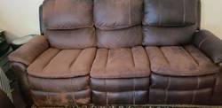 Polyester-vs-Leather-Furniture