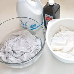 Does-3-Hydrogen-Peroxide-Bleach-Clothes