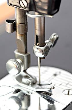 Can-You-Use-Kenmore-Needles-in-a-Singer-Sewing-Machine