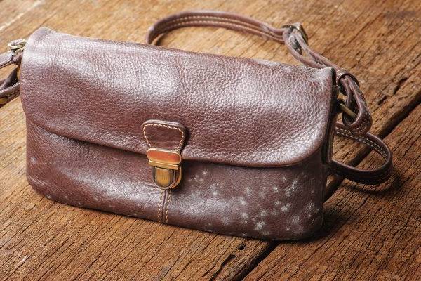 how to remove dye from leather purse