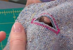 Which-Direction-to-Sew-Buttonholes